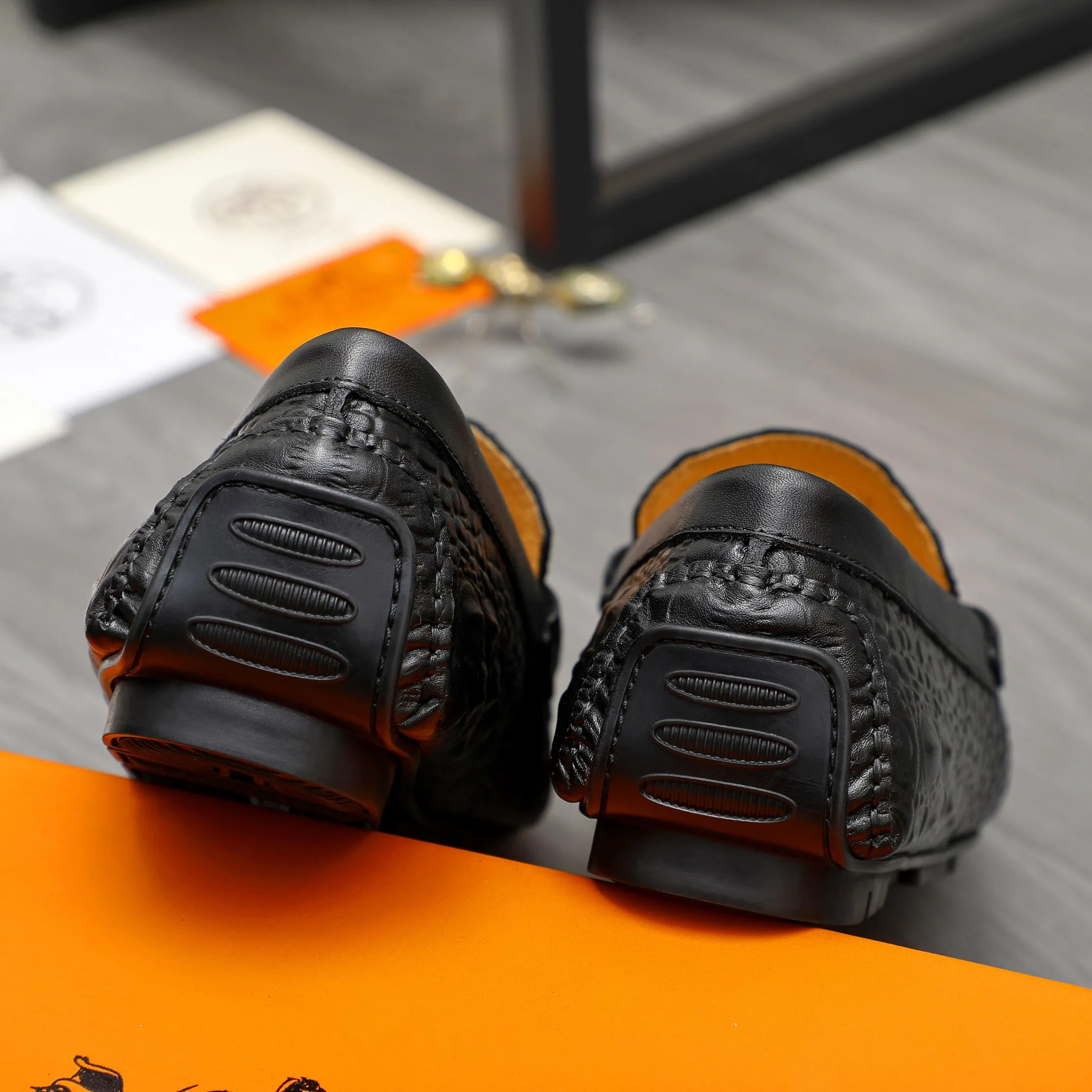 Men's shoes 💰p380 Product trademark: HERMES "Hermes" casual slip-on men's shoes Regular size: 38-45 Product materials: Selected crocodile pattern cowhide upper, pigskin lining, rubber outsole